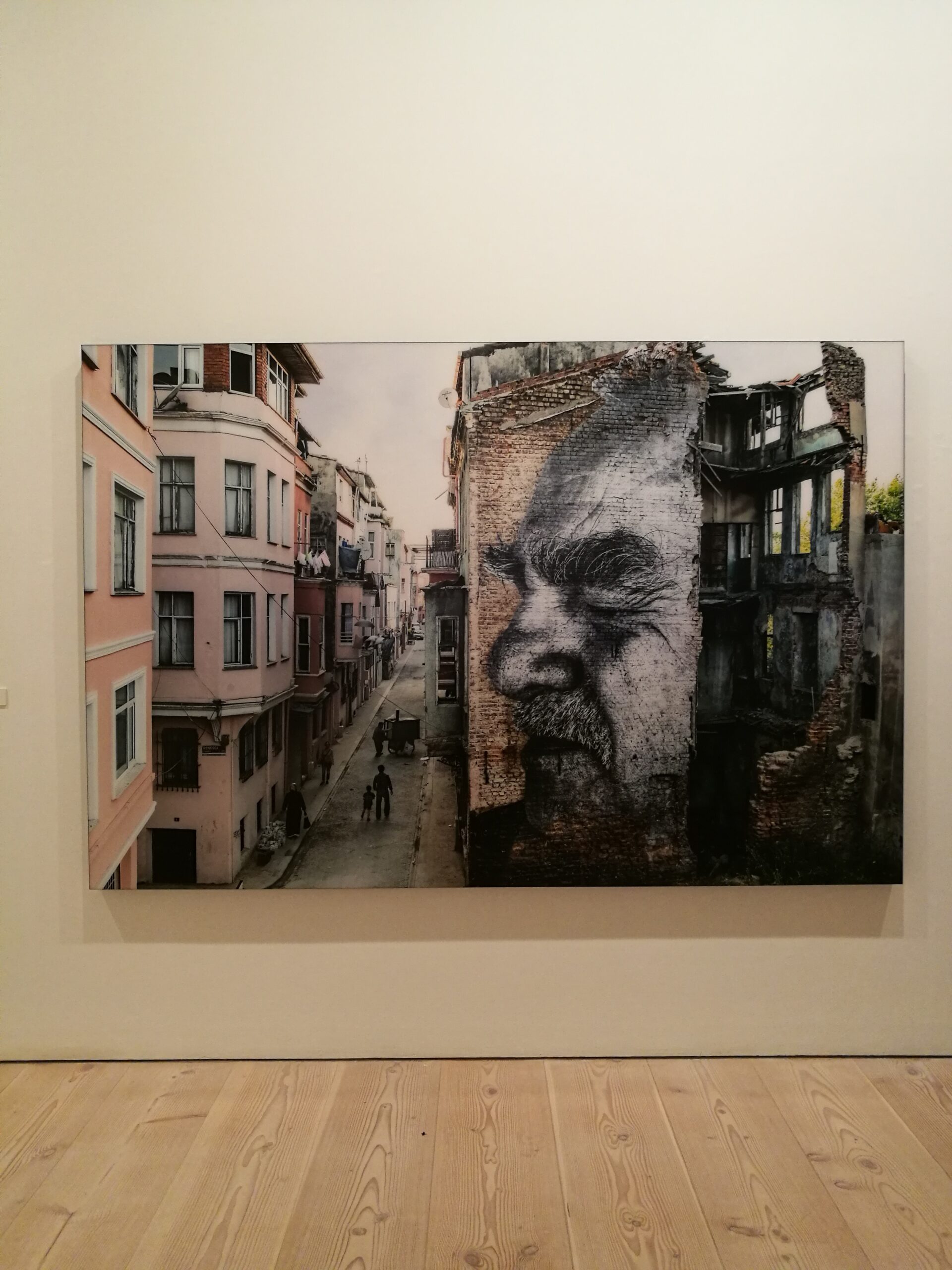 photograph of an elderly man on a building in Istanbul